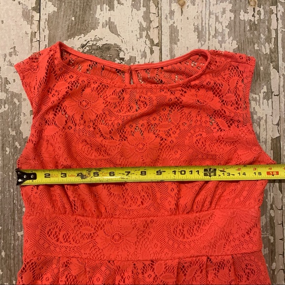 Coral lace dress - Picture 10 of 12